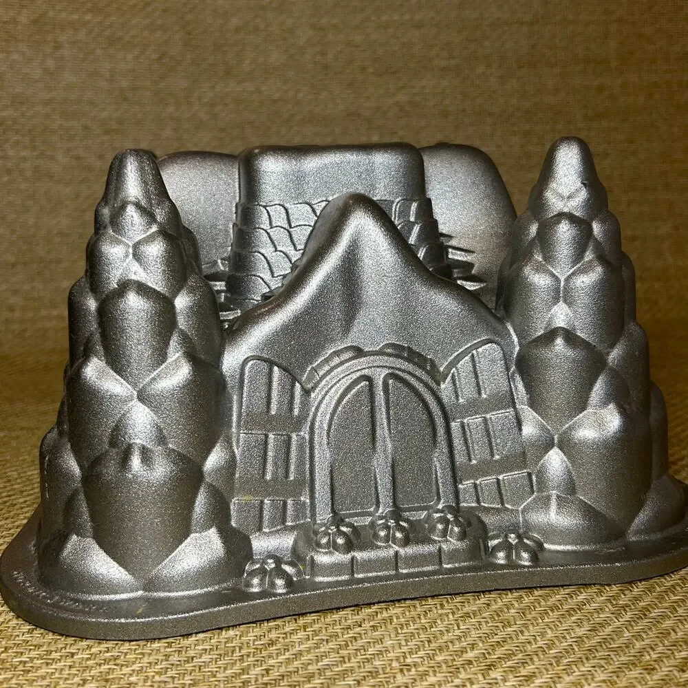 Nordic Ware Gingerbread House Bundt Pan Cottage Cake Mold Aluminum